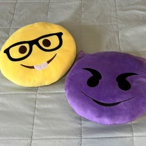 13” round emoji pillows